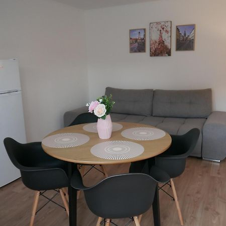 Free Garage In The Center-Delicia 4 Studio! Sibiu Ngoại thất bức ảnh