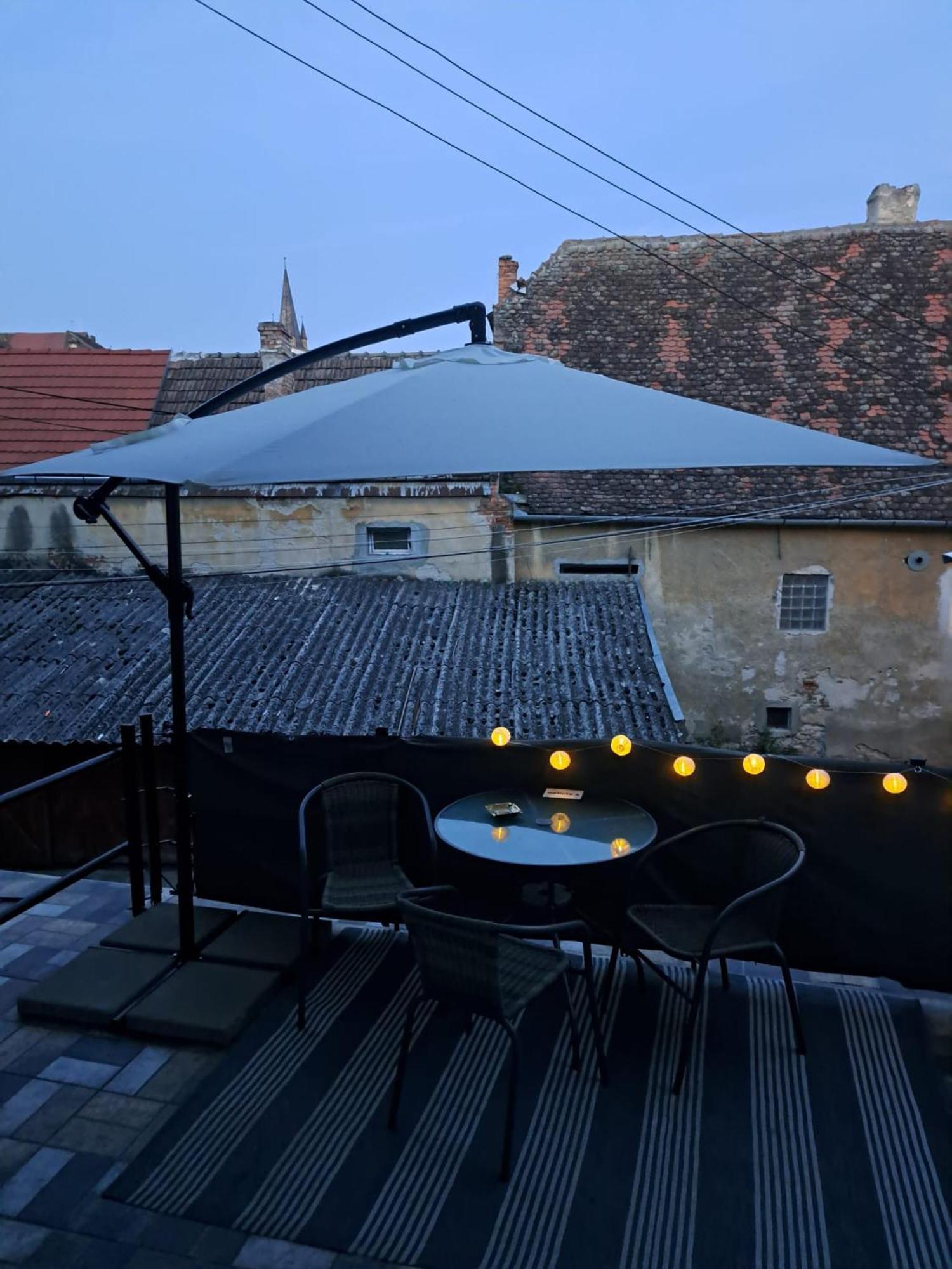 Free Garage In The Center-Delicia 4 Studio! Sibiu Ngoại thất bức ảnh